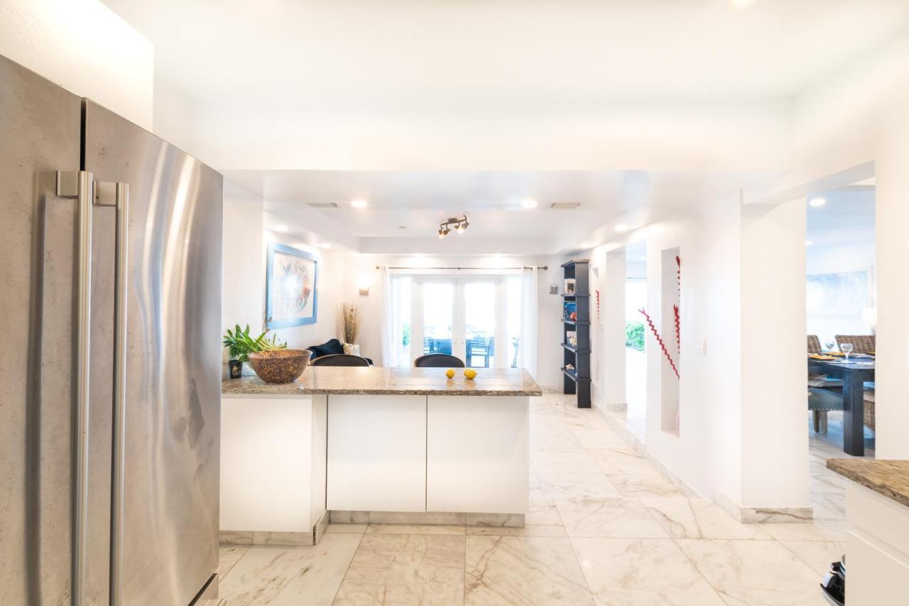 Caprice 9 - Oceanfront Villa - Gated Community With Pool Nassau Exteriör bild